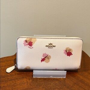 Coach  long floral wallet  continental wallet
Zippy wallet  leather cream/pink